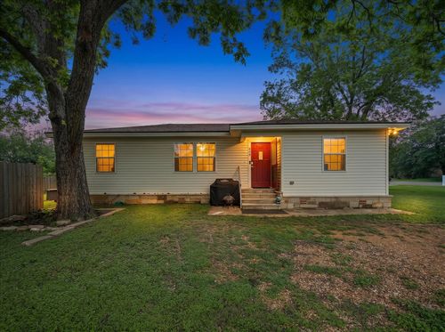 608 Washington Street, Smithville, TX, 78957 | Card Image