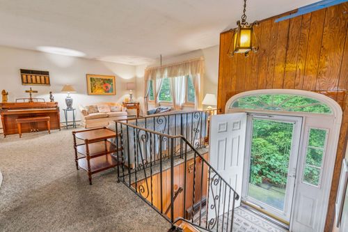12 Ursular Ct, Smithtown, NY, 11787-1720 | Card Image