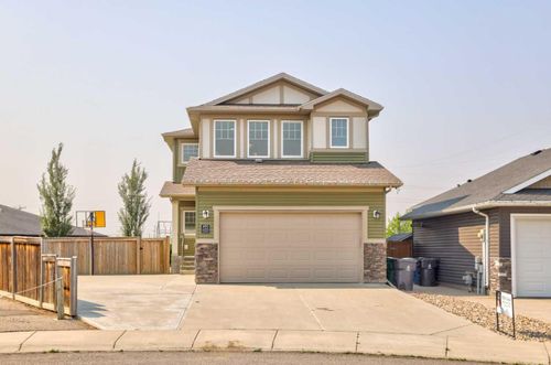 490 Mary Cameron Cres N, House with 3 bedrooms, 3 bathrooms and 5 parking in Lethbridge AB | Card Image