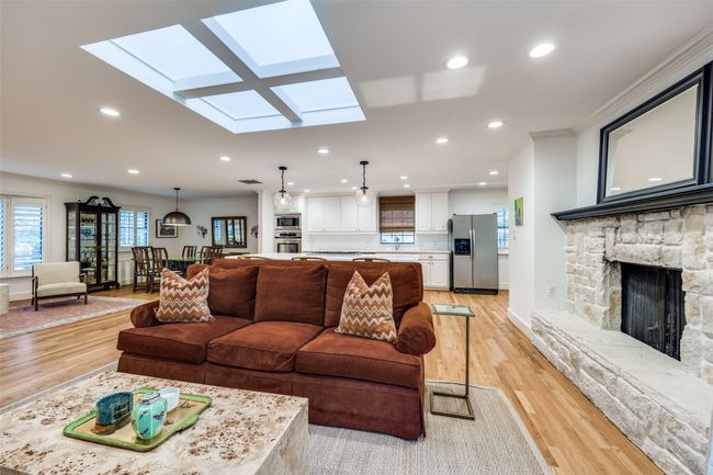 7727 La Avenida Dr, House other with 3 bedrooms, 3 bathrooms and null parking in Dallas TX | Image 6