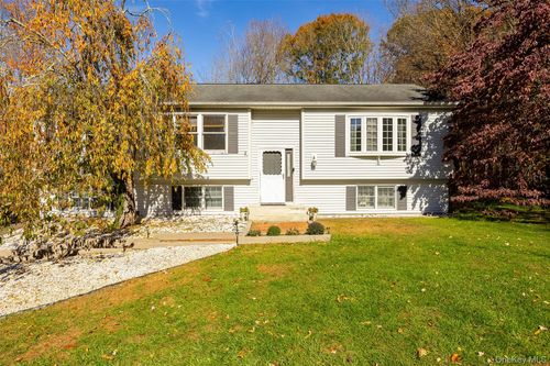 101 Crum Elbow Rd, Hyde Park, NY, 12538-2909 | Card Image