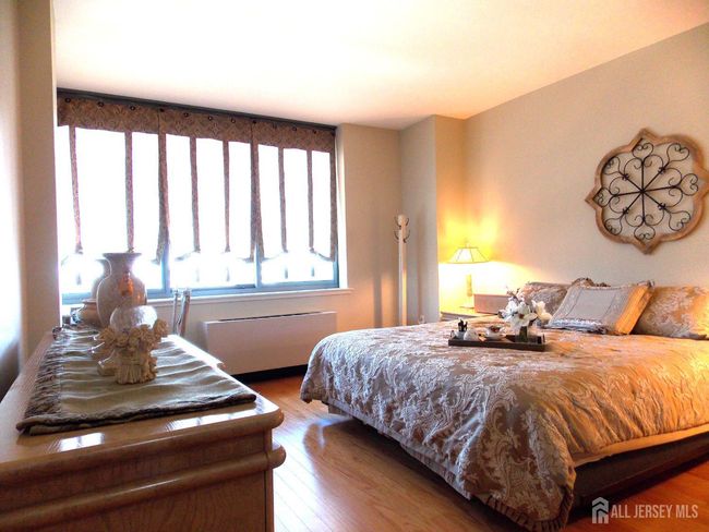 APT-1205 - 1 Spring St, Townhouse with 2 bedrooms, 2 bathrooms and null parking in New Brunswick NJ | Image 8