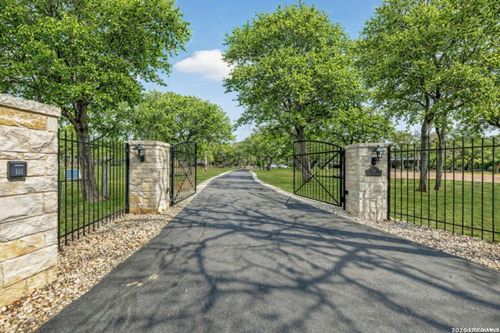 101 Cibolo Holw N, Fair Oaks Ranch, TX, 78015-8349 | Card Image