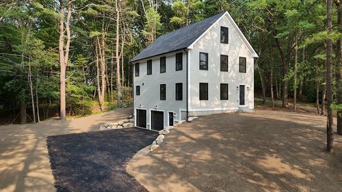 34 Summit Ave, Amesbury, MA, 01913-4029 | Card Image