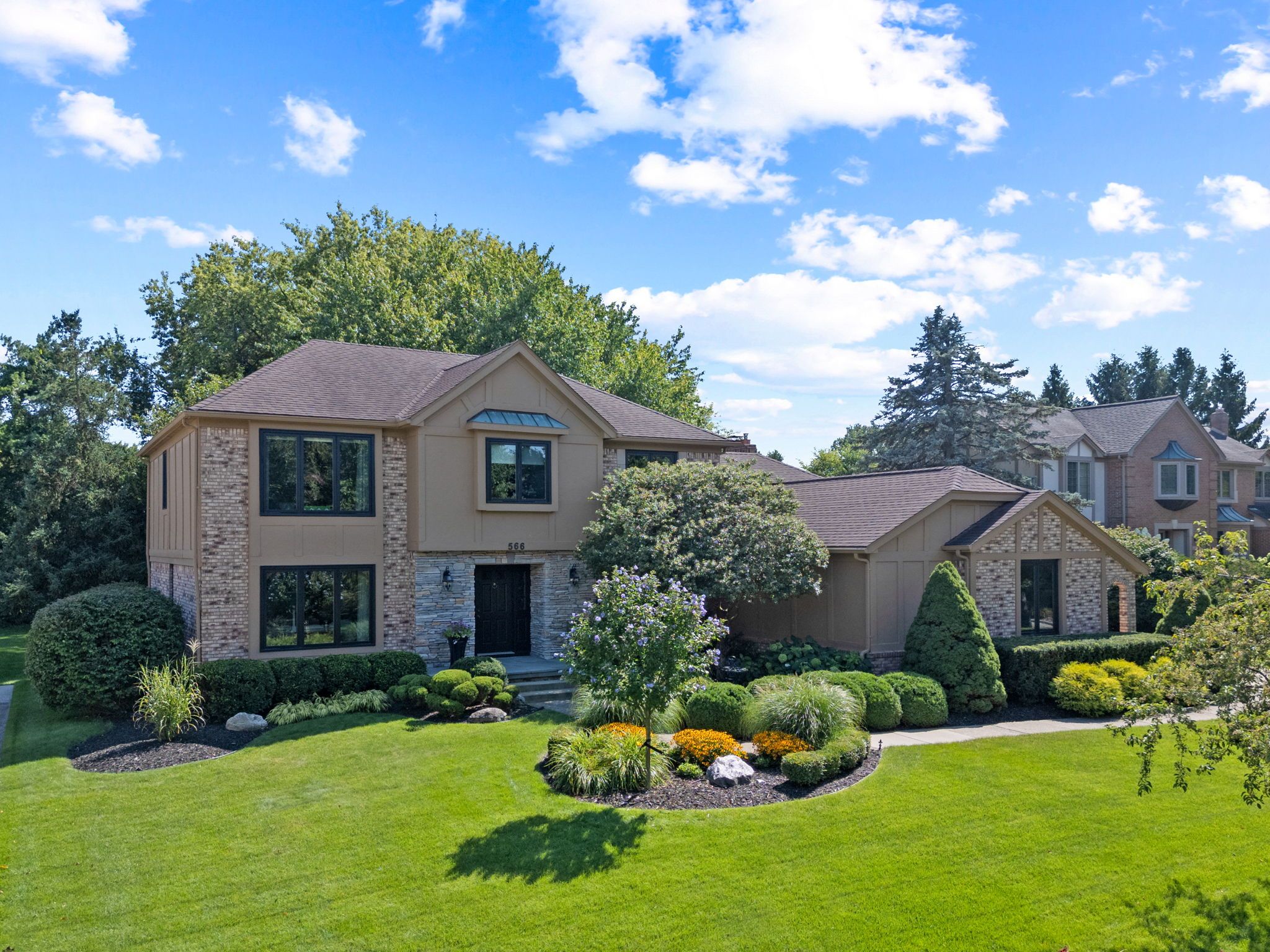 Reynard Ct, Bloomfield Hills, MI 48304