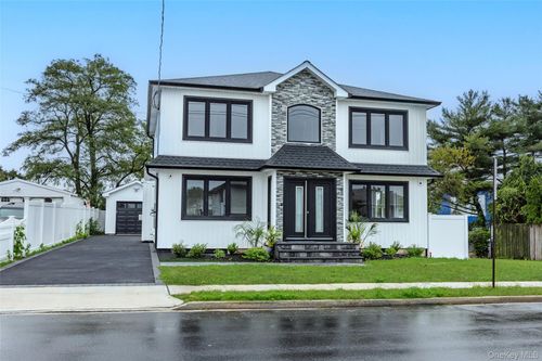 19 Nevada Street, Oyster Bay, NY, 11801 | Card Image