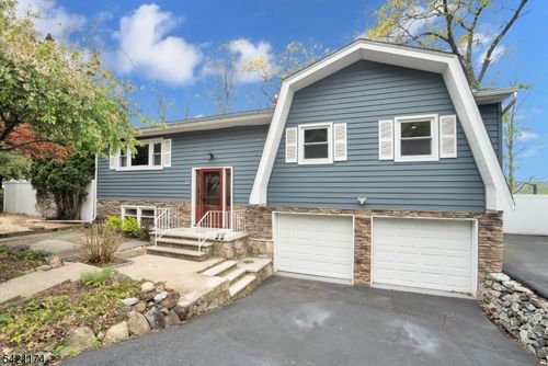 12 Stafford Dr, Wanaque, NJ, 07465-1033 | Card Image