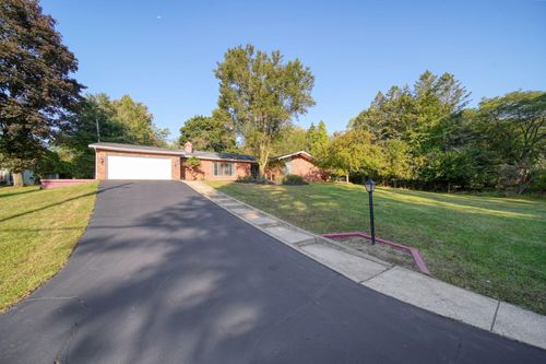 2930 Robinson Rd, Jackson, MI, 49203-3747 | Card Image