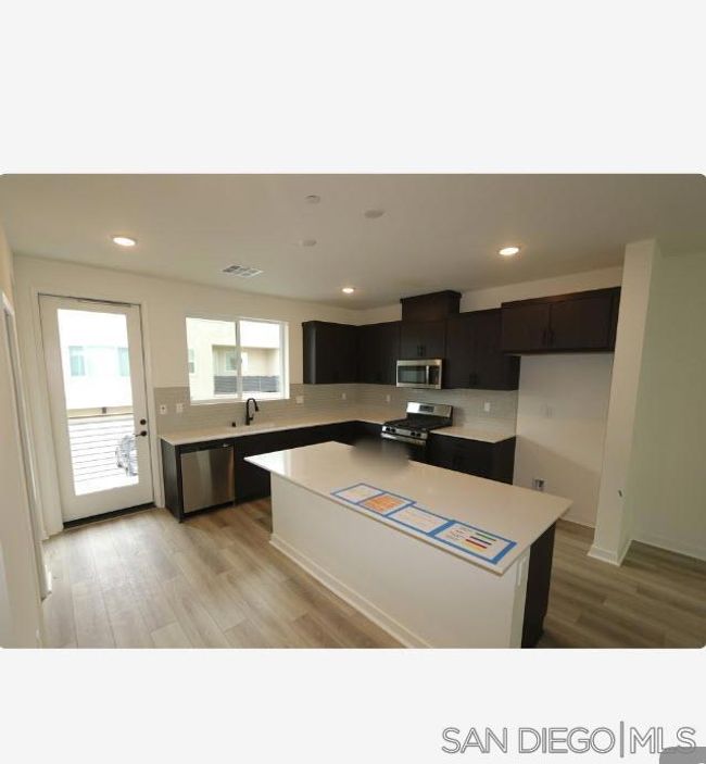 UNIT-60 - 5355 Seacliff Pl, Condo with 4 bedrooms, 3 bathrooms and 2 parking in San Diego CA | Image 5