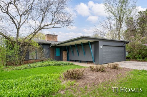 2914 Cascade Road Se, Grand Rapids, MI, 49506 | Card Image