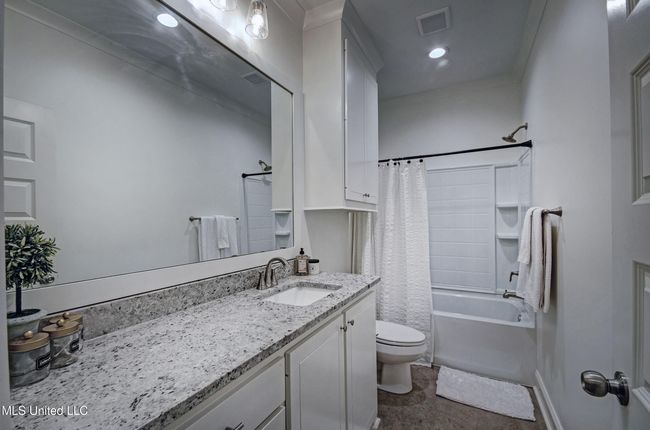 Hall bath | Image 26
