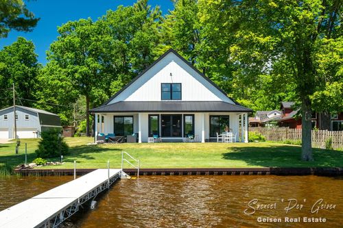 1022 S Woodland Dr, White Cloud, MI, 49349-9728 | Card Image