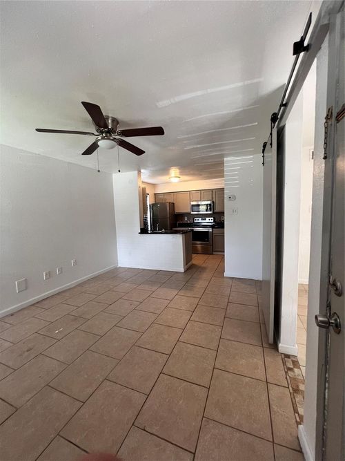 apt-101-3900 Woodchase Dr, Houston, TX, 77042-5827 | Card Image