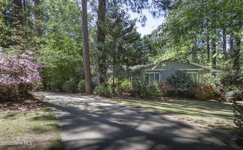 1 Collett Ln, Pinehurst, NC, 28374-8908 | Card Image