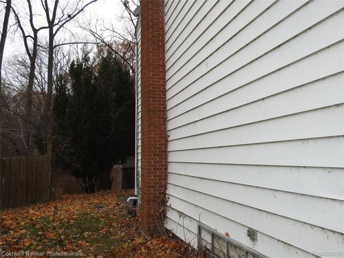 5919 Western Rd, Flint, MI, 48506-1305 | Card Image