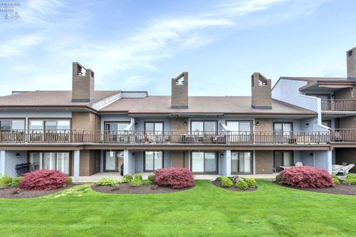 3094 N Marina View Drive, Port Clinton, OH, 43452 | Card Image