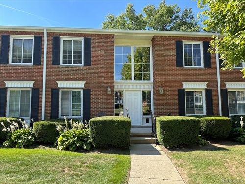 755 E Fox Hills Dr, Bloomfield Hills, MI, 48304-1343 | Card Image