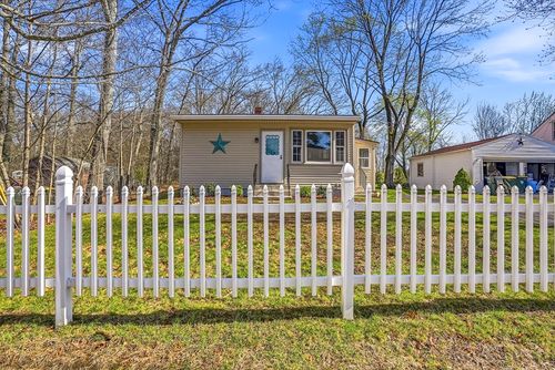 71 Pickering Ave, Bellingham, MA, 02019 | Card Image