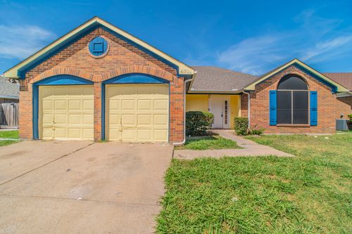 4711 Waxwing Dr, Arlington, TX, 76018-1267 | Card Image
