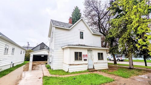 800 Burke Ave, Harvey, ND, 58341-1612 | Card Image