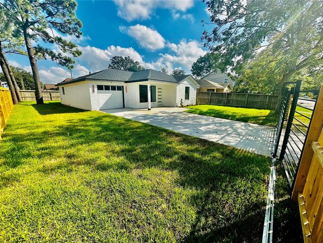 801 Woodard St, House other with 3 bedrooms, 2 bathrooms and null parking in Houston TX | Image 5