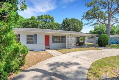 Front view with Circular Driveway | Image 1