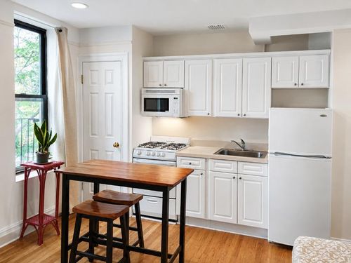 66-515 Seminary Row, New York, NY, 10027-5835 | Card Image