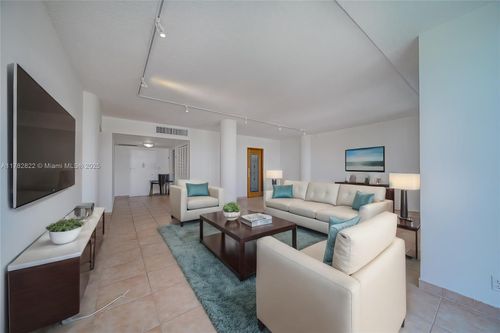 apt-303-900 Bay Dr, Miami Beach, FL, 33141-5653 | Card Image