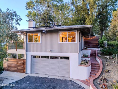 5101 Calatrana Dr, Woodland Hills, CA, 91364-1840 | Card Image