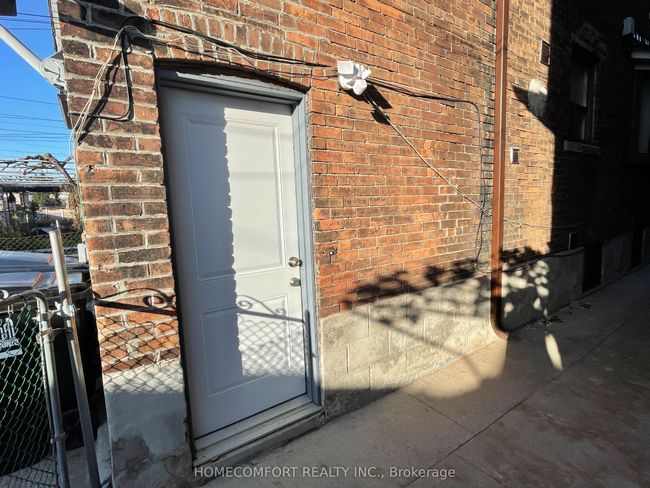 LOWER - 432 Lansdowne Ave, House attached with 1 bedrooms, 1 bathrooms and null parking in Toronto ON | Image 16