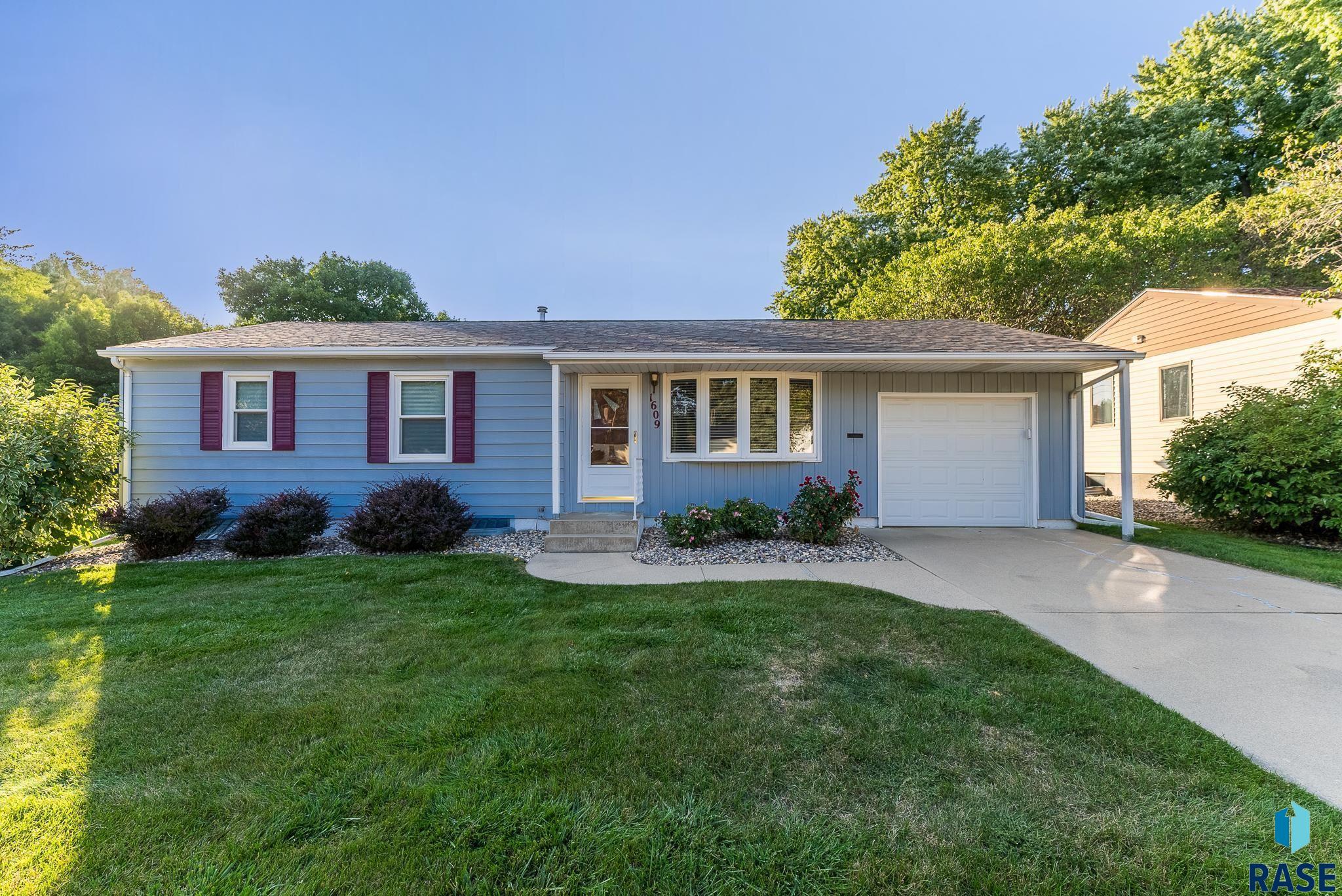 Olive Dr, Sioux Falls, SD 57103