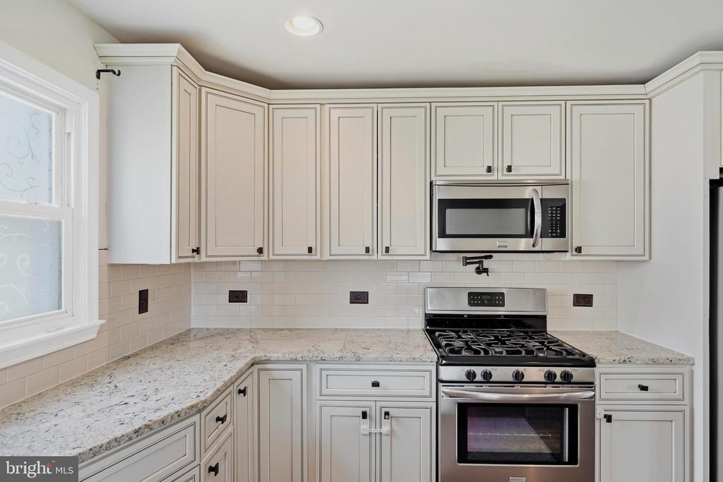 Residential in WINDSOR MILL 5