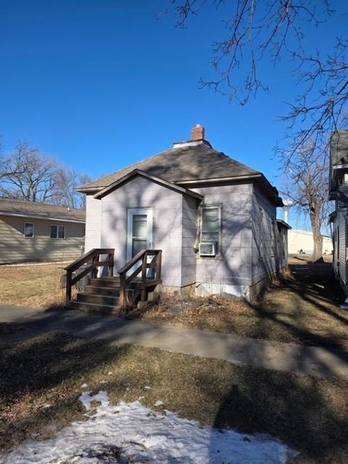 640 Bedal St, Walnut Grove, MN, 56180-1121 | Card Image