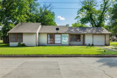 1102 Post Oak St, Hearne, TX, 77859-3768 | Card Image