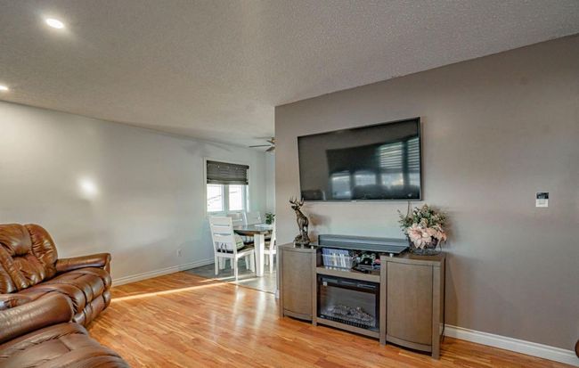 4511 50 Avenue, Home with 5 bedrooms, 2 bathrooms and 6 parking in Grimshaw AB | Image 3