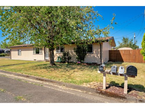 570 S 4th St, Harrisburg, OR, 97446-9612 | Card Image