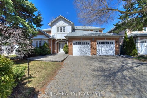 22 Chiltern Hill, Richmond Hill, ON, L4B3B8 | Card Image