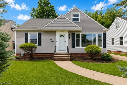 30030 Truman Ave, Wickliffe, OH, 44092-1724 | Card Image