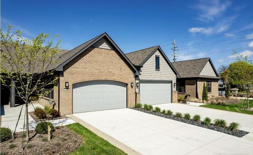 923 Heritage Dr, Bloomfield Hills, MI, 48304-1364 | Card Image