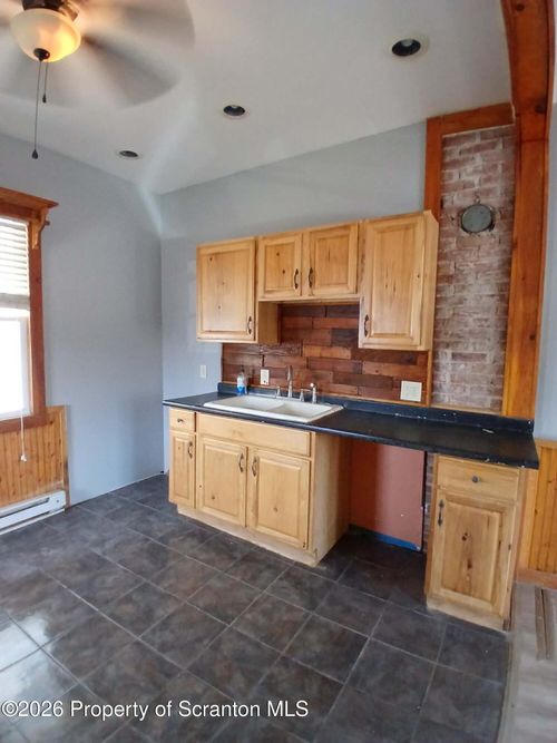 47 E Parker St, Scranton, PA, 18509-1029 | Card Image