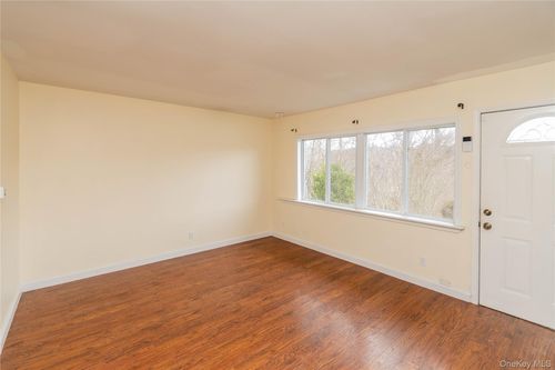 43 Lafayette Dr, New Windsor, NY, 12553-5401 | Card Image