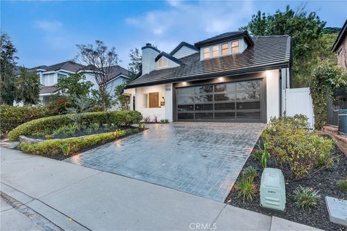 5506 Forest Cove Ln, Agoura Hills, CA, 91301-4047 | Card Image