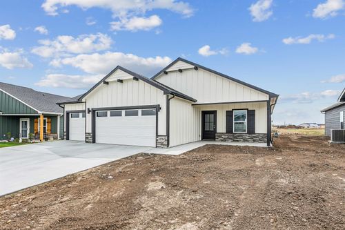 1570 N Emerald Valley Dr, Mulvane, KS, 67110-8625 | Card Image