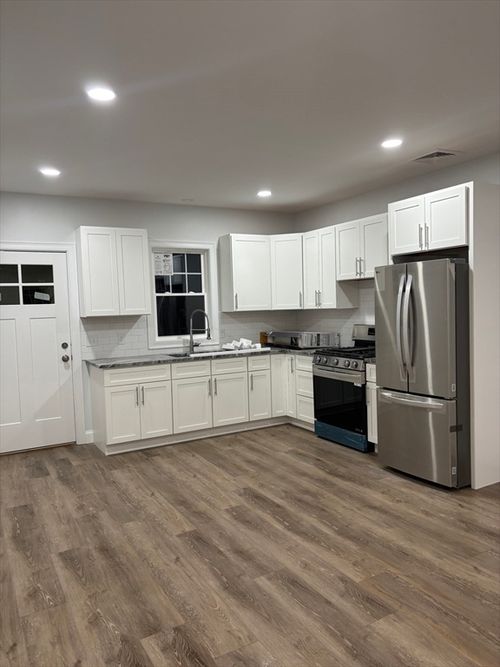 2-front-943 County St, Fall River, MA, 02723-3201 | Card Image