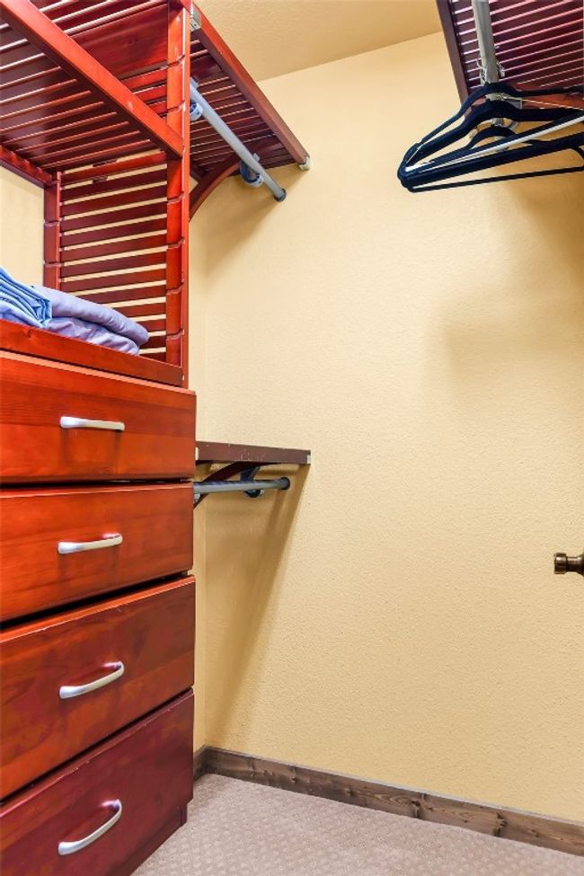 Spacious closet | Image 22