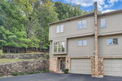 3255 Londonderry Ln, Roanoke, VA, 24018-5033 | Card Image
