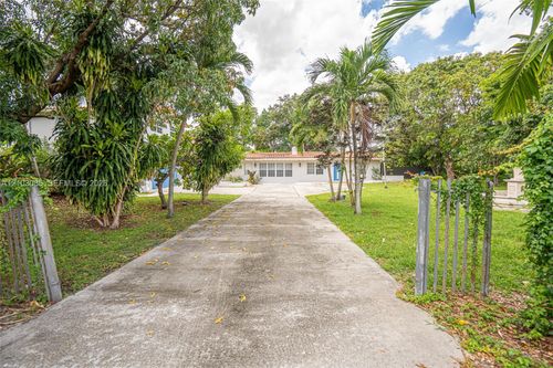 2-5613 Pierce St, Hollywood, FL, 33021-6242 | Card Image