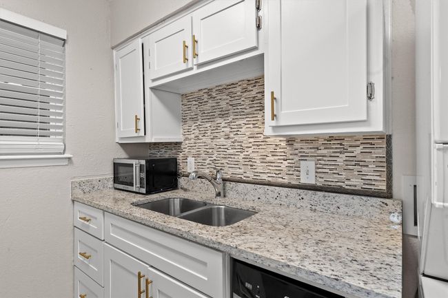 APT-236 - 2401 Manor Rd, Condo with 2 bedrooms, 1 bathrooms and null parking in Austin TX | Image 16