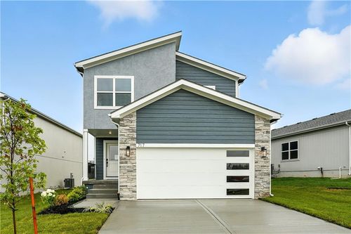 717 Glenn Ln, Kansas City, MO, 64152 | Card Image