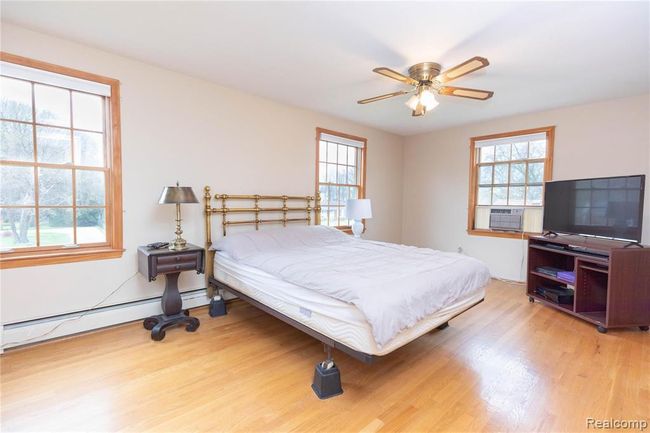 8035 Wood, Grosse Ile - Primary Bedroom | Image 19